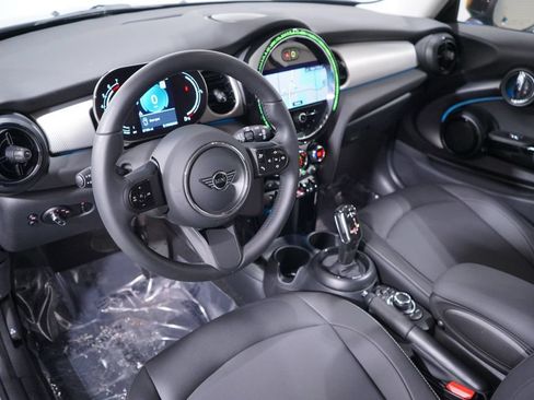 Used 2024 MINI Cooper 2-Door Hardtop FWD image 6