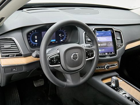 Certified 2023 Volvo XC90 B5 Plus w/ Protection Package Premier image 14