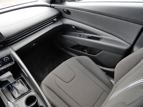 Certified 2025 Hyundai Elantra Sport image 11