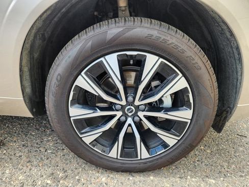 Certified 2025 Volvo XC60 B5 Plus AWD/4WD image 44