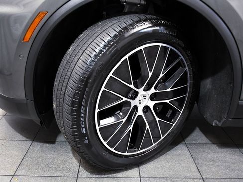 Used 2025 Porsche Macan 4 Electric image 7