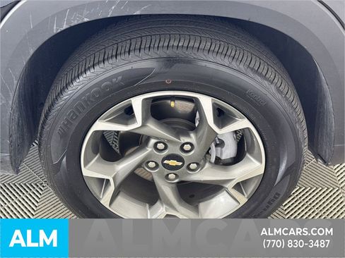 Used 2025 Chevrolet Trax LT w/ LT Convenience Package image 14