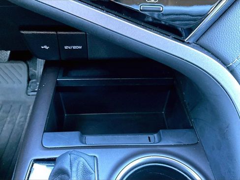 Used 2024 Toyota Camry SE image 15