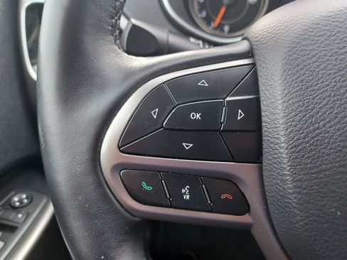 Used 2019 Jeep Cherokee Overland w/ Technology Group AWD/4WD image 20