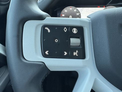 Certified 2025 Land Rover Defender 110 X-Dynamic SE AWD/4WD image 17