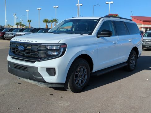 Used 2025 Ford Expedition Active AWD/4WD image 9