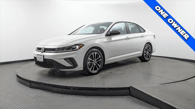 Used 2025 Volkswagen Jetta Sport FWD image 2