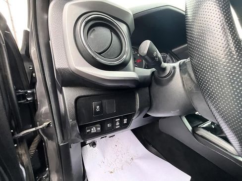 Used 2022 Toyota Tacoma TRD Sport AWD/4WD image 23