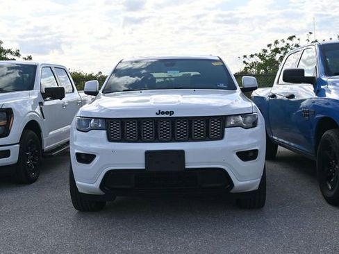 Used 2019 Jeep Grand Cherokee Altitude AWD/4WD image 4