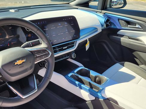 New 2026 Chevrolet Equinox EV LT image 18
