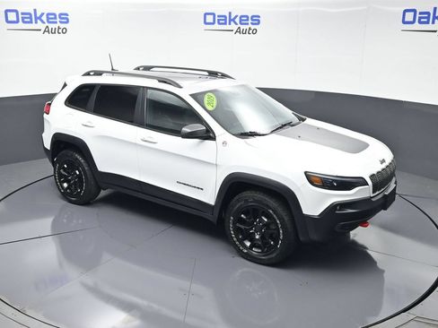 Used 2019 Jeep Cherokee Trailhawk w/ Comfort/Convenience Group AWD/4WD image 48