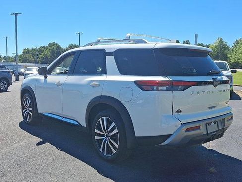 Used 2024 Nissan Pathfinder Platinum image 4