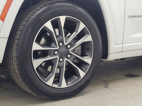 Used 2022 Jeep Grand Cherokee Overland w/ Luxury Tech Group IV image 31