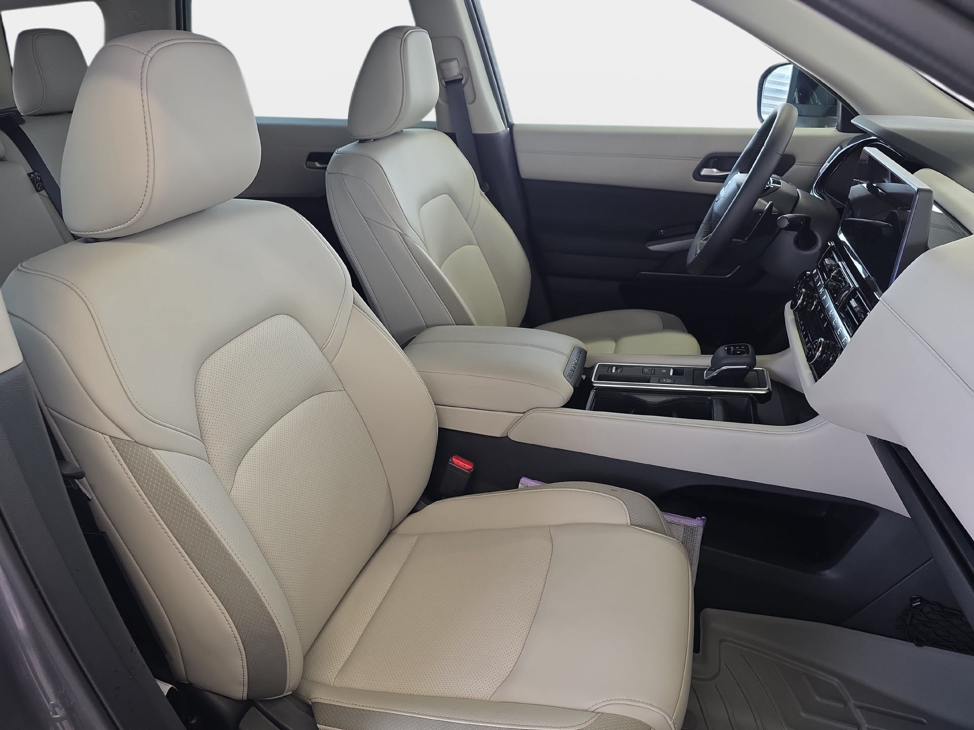 New 2026 Nissan Pathfinder SL w/ Cargo Package FWD image 10