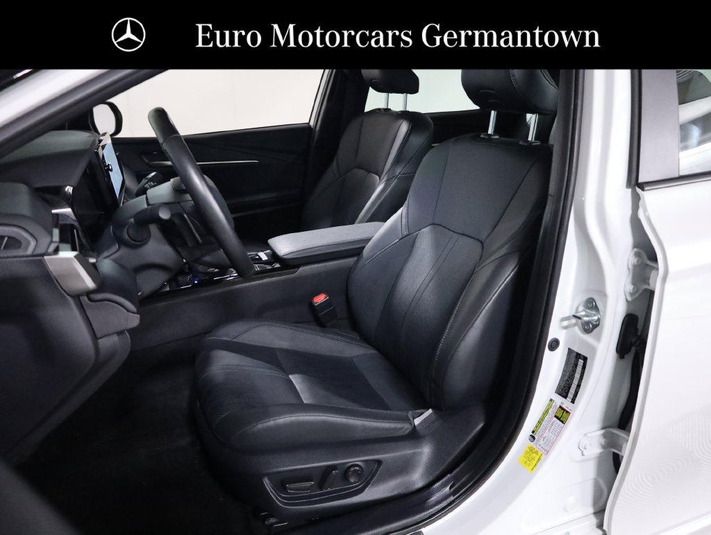 Used 2025 Toyota Camry XSE FWD image 32