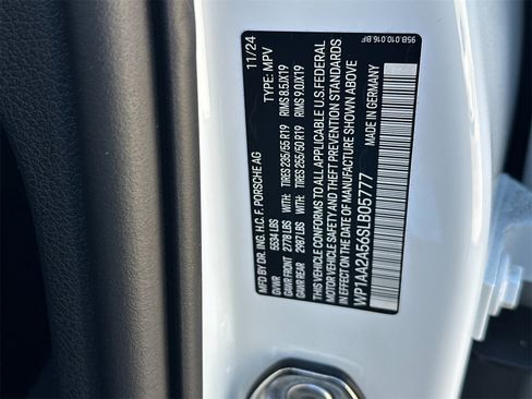 Used 2025 Porsche Macan image 34