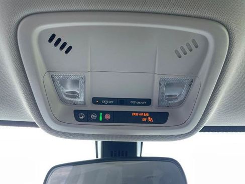 Used 2021 Chevrolet Traverse LS FWD image 19