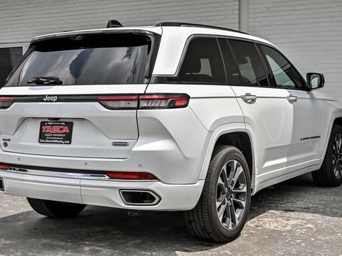 Used 2023 Jeep Grand Cherokee Overland w/ Luxury Tech Group IV AWD/4WD image 10