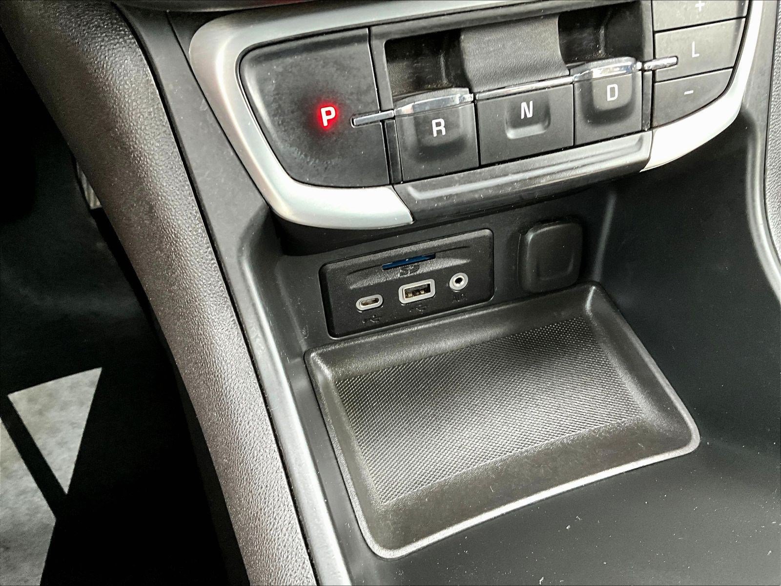 Used 2022 GMC Terrain SLT w/ LPO, 'HIT The Road' Package FWD image 16
