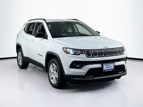 Used 2022 Jeep Compass Latitude image 3