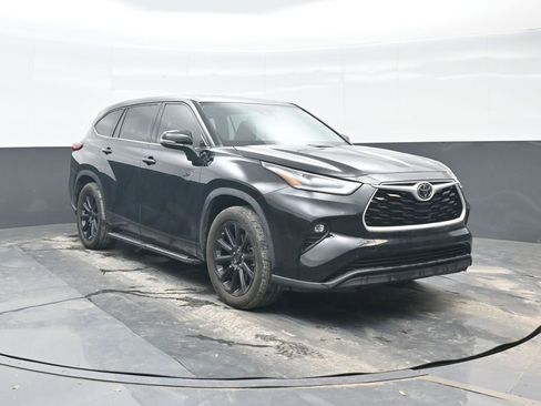 Used 2021 Toyota Highlander LE image 9