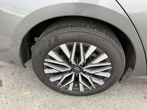 Used 2024 Nissan Altima 2.5 SV image 17