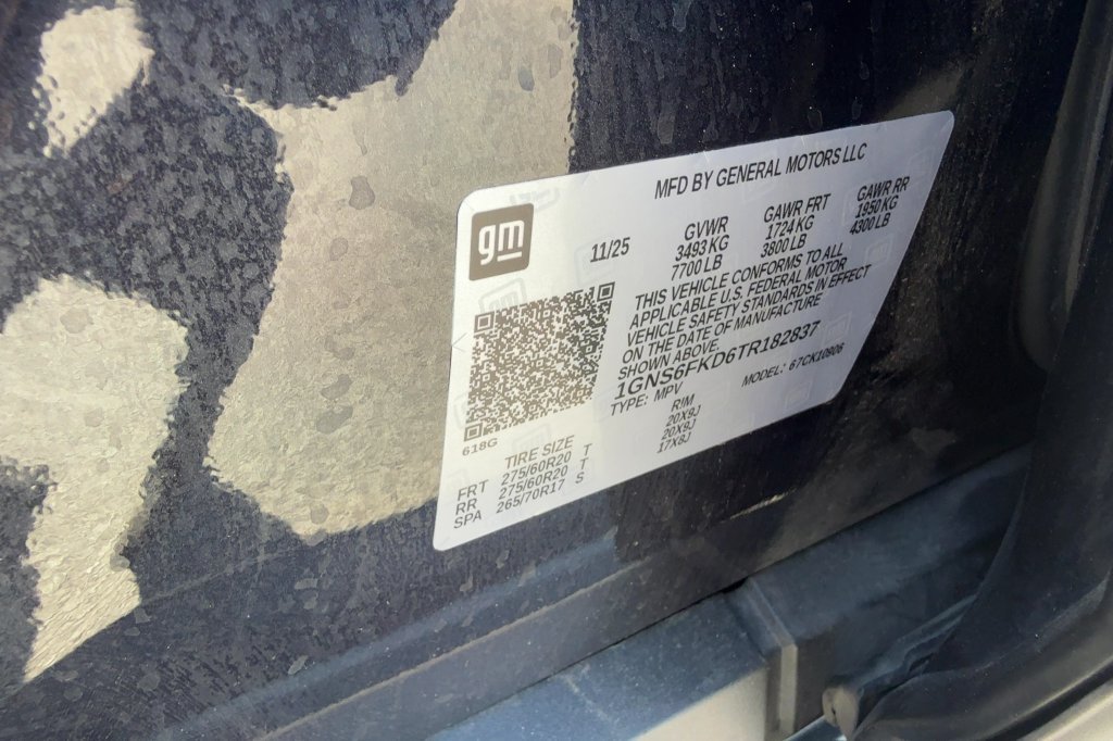 Used 2026 Chevrolet Suburban Premier AWD/4WD image 19