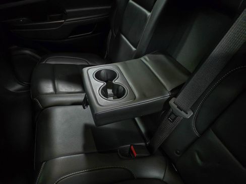 Used 2023 GMC Acadia SLT image 16