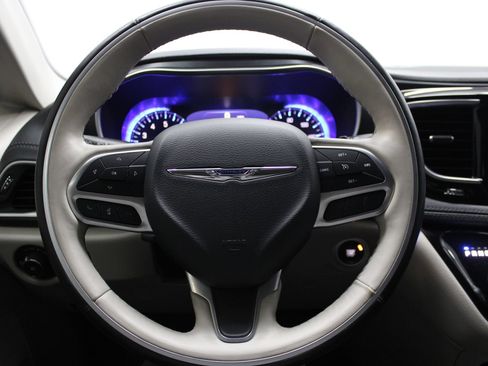 Used 2020 Chrysler Pacifica Limited FWD image 35