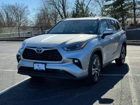 Certified 2022 Toyota Highlander XLE image 10