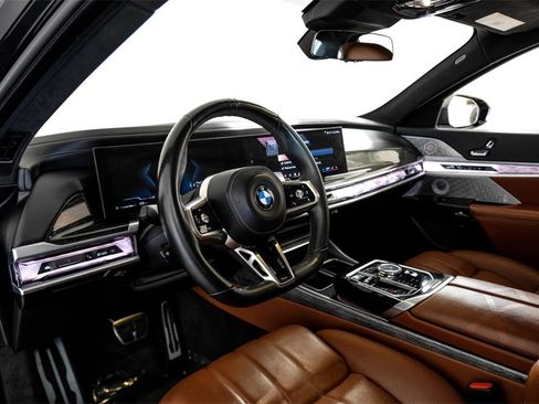 Used 2023 BMW 760i xDrive w/ Executive Package image 2
