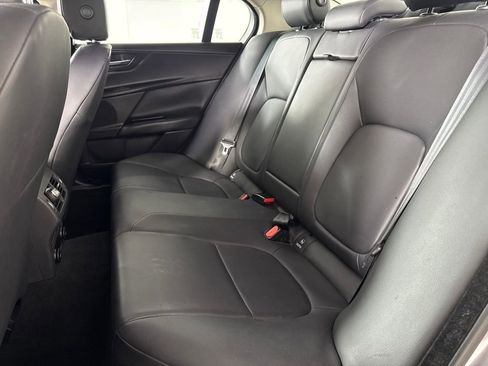Used 2017 Jaguar XE Premium image 11