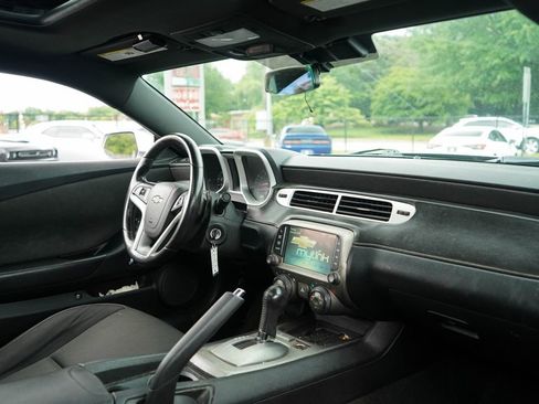 Used 2015 Chevrolet Camaro LT RWD image 10