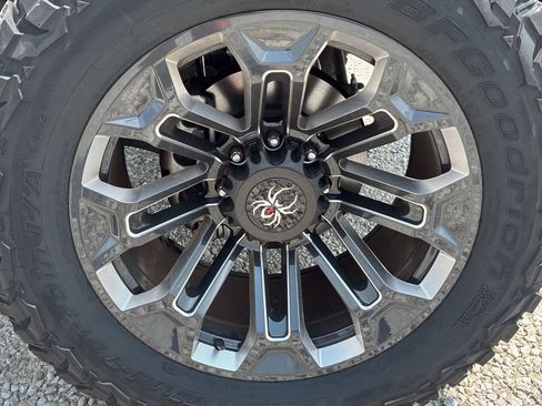 Used 2022 Ford F250 Lariat w/ Black Appearance Package AWD/4WD image 13