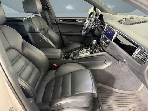 Used 2024 Porsche Macan image 22