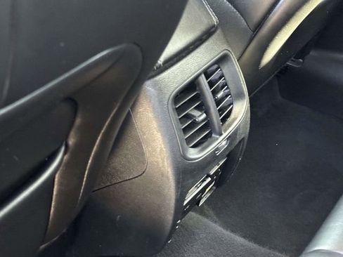 Used 2019 Jeep Cherokee Latitude Plus w/ Comfort/Convenience Group image 17