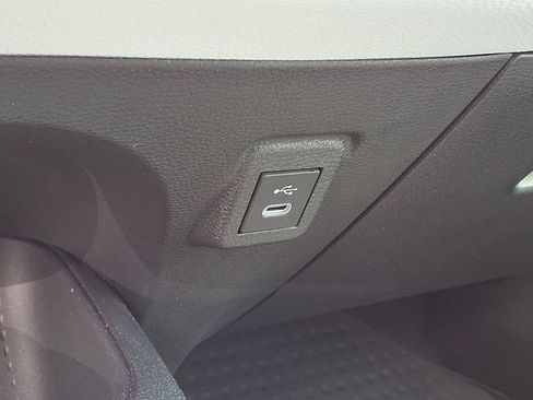 Used 2025 Toyota Corolla SE FWD image 27