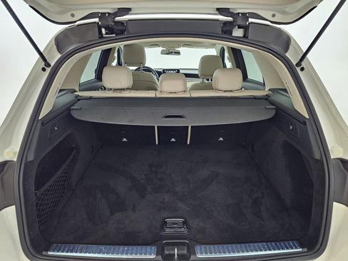 Used 2018 Mercedes-Benz GLC 300 4MATIC image 25