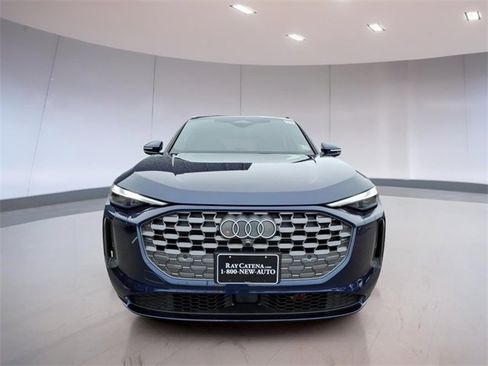 Used 2025 Audi Q5 Premium w/ Convenience Package image 2