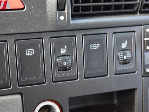 Used 2002 Volkswagen Eurovan MV FWD image 19