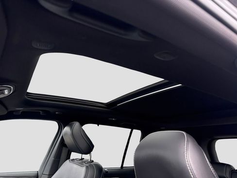 Used 2024 Jeep Grand Cherokee Limited w/ Luxury Tech Group II image 8