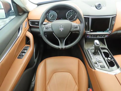 Used 2022 Maserati Levante Modena image 10