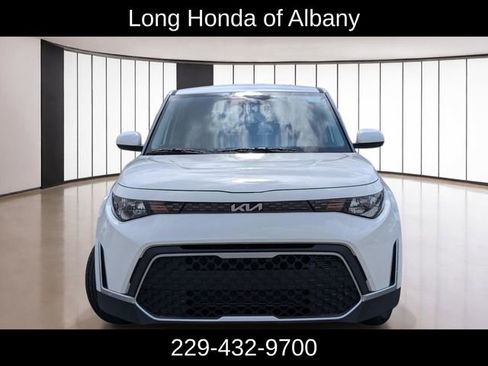 Used 2025 Kia Soul LX FWD image 2
