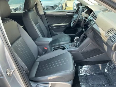Certified 2023 Volkswagen Tiguan SE FWD image 21