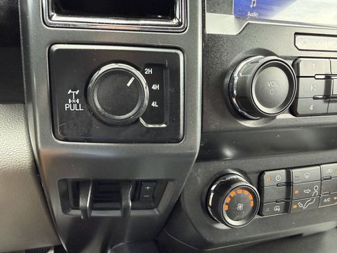 Used 2022 Ford F350 XLT w/ Black Appearance Package AWD/4WD image 16