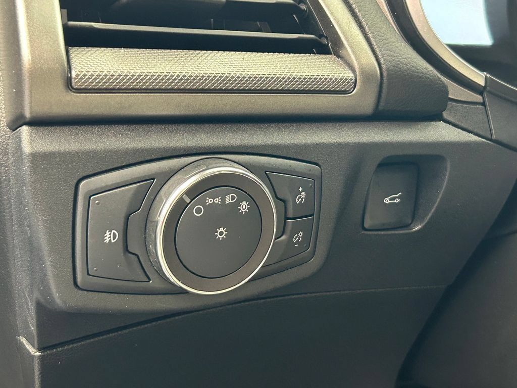 Used 2019 Ford Fusion SE w/ Equipment Group 151A FWD image 45