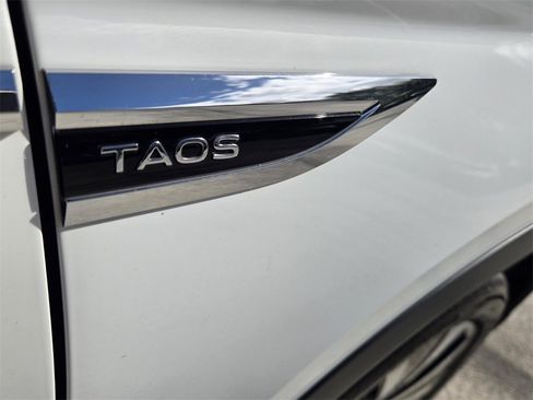 Certified 2024 Volkswagen Taos SE image 19