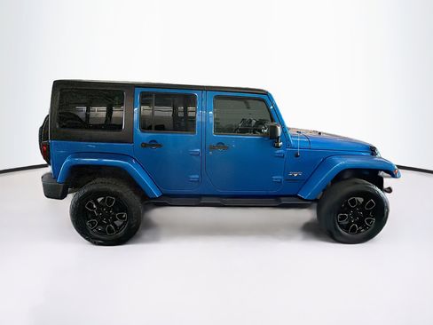 Used 2016 Jeep Wrangler Unlimited Sahara w/ Connectivity Group AWD/4WD image 10