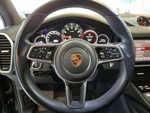 Used 2022 Porsche Cayenne Base image 24