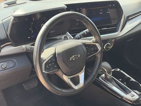 Used 2025 Chevrolet Trax ACTIV w/ Sunroof Package FWD image 16